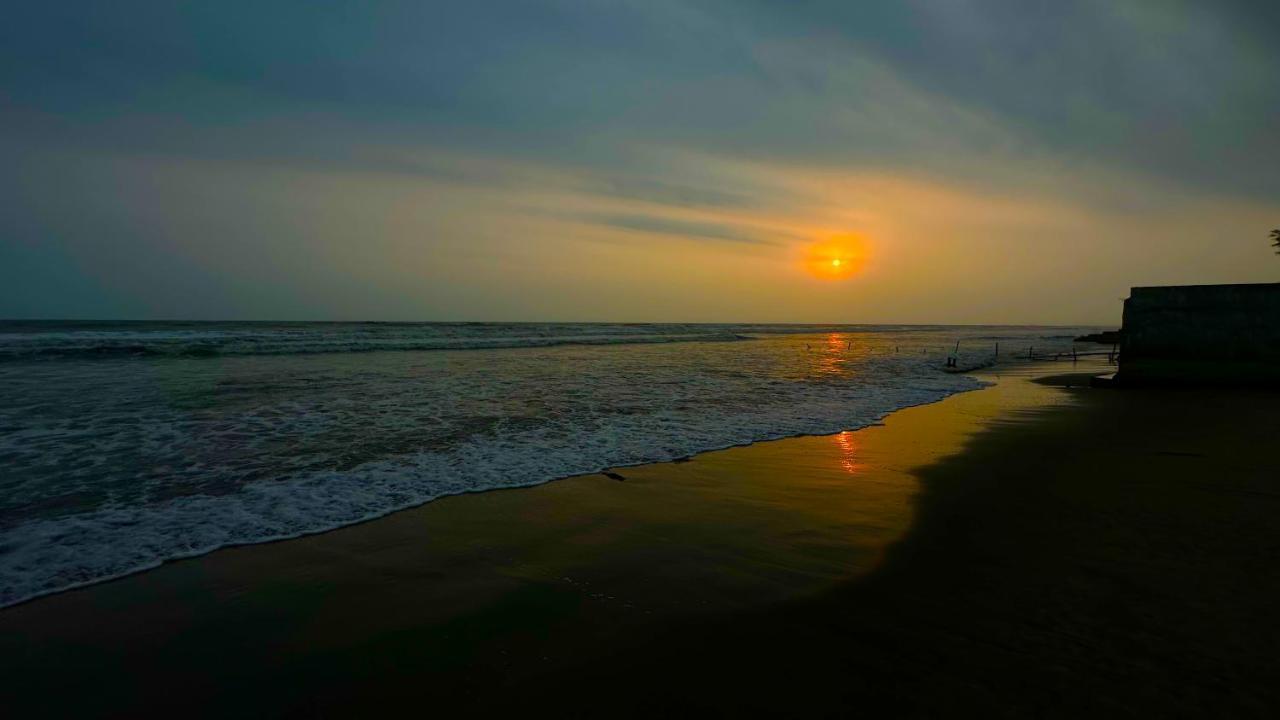 Modern Resort Cox's Bazar Exterior photo